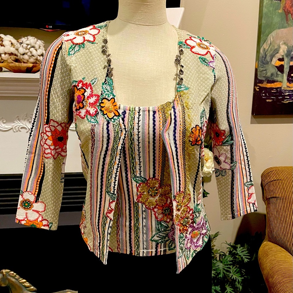 Beautiful mixed media sweater set. Size medium.